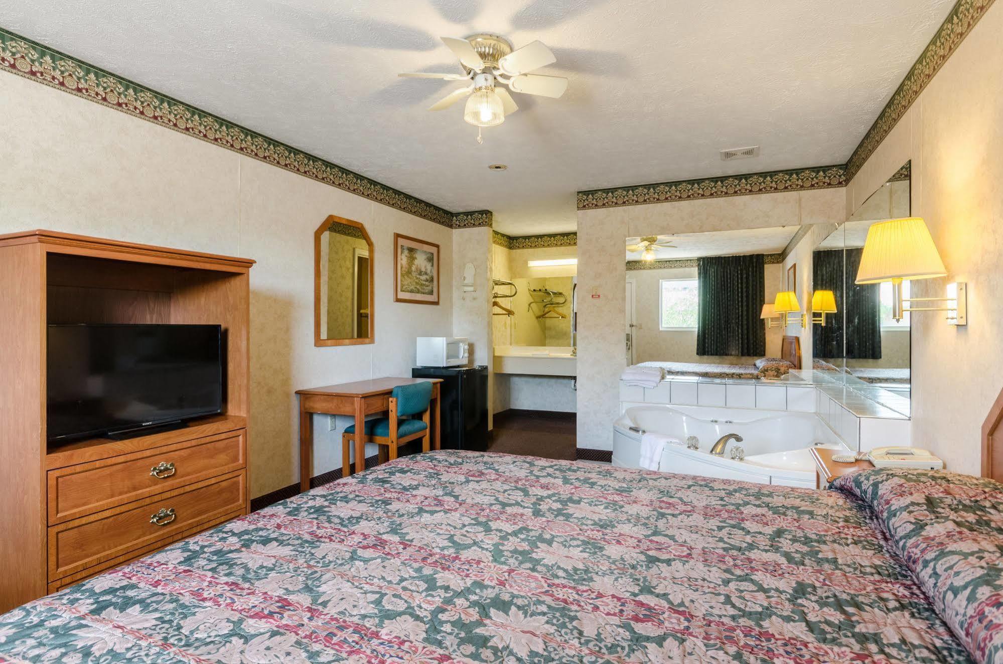 Deerfield Motel 2*